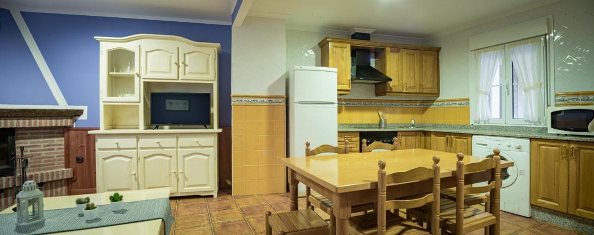 Hotel Y Apartamentos La Lonja Кангас-де-Онис Экстерьер фото