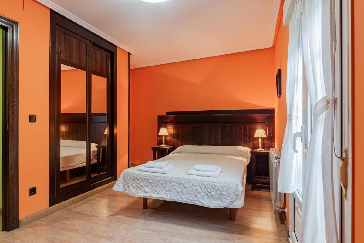 Hotel Y Apartamentos La Lonja Кангас-де-Онис Экстерьер фото