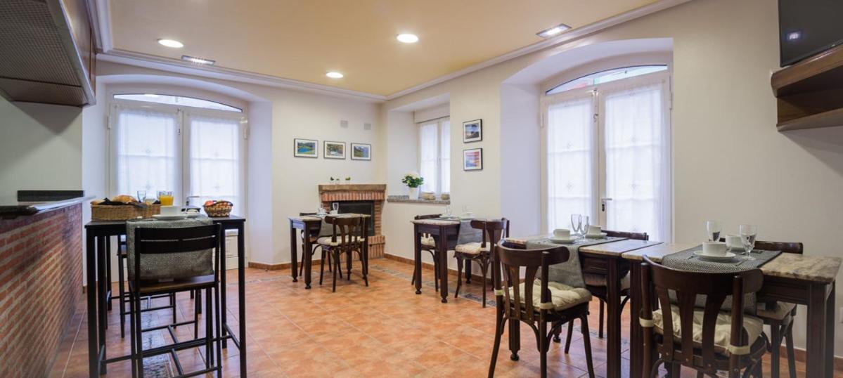 Hotel Y Apartamentos La Lonja Кангас-де-Онис Экстерьер фото