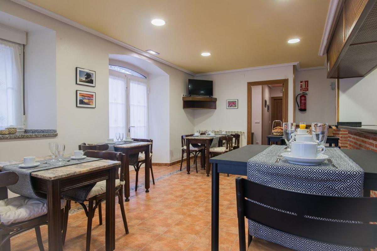 Hotel Y Apartamentos La Lonja Кангас-де-Онис Экстерьер фото