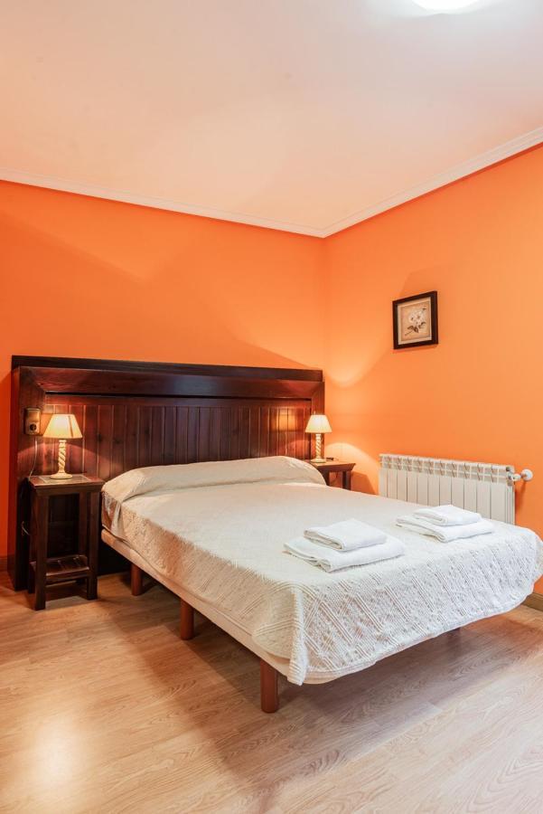 Hotel Y Apartamentos La Lonja Кангас-де-Онис Экстерьер фото