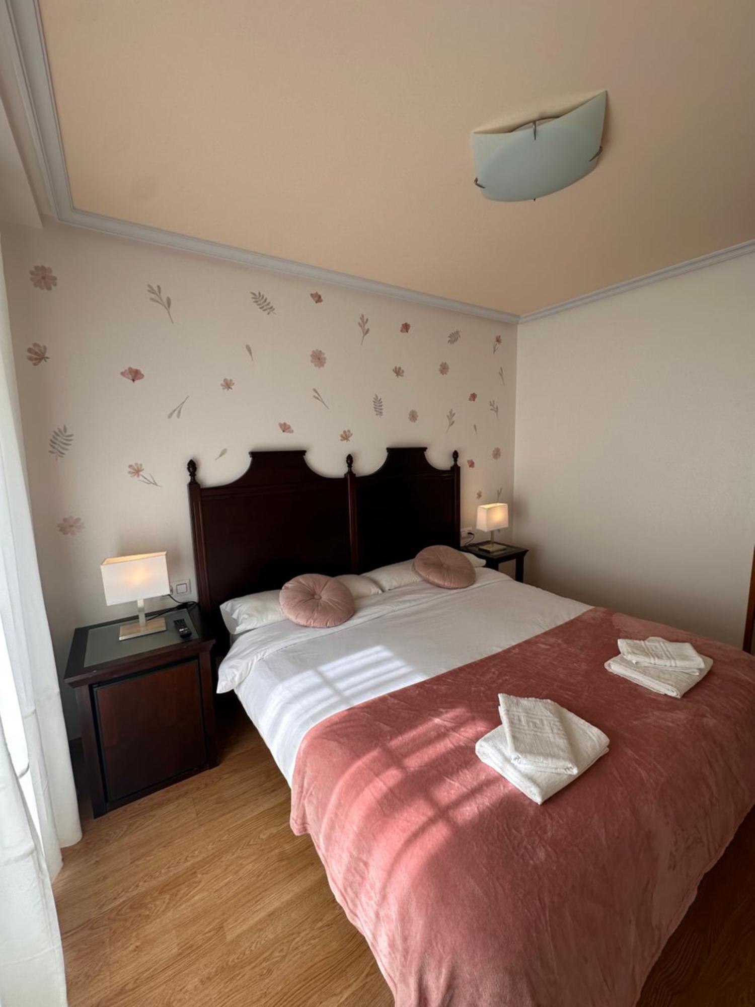 Hotel Y Apartamentos La Lonja Кангас-де-Онис Экстерьер фото