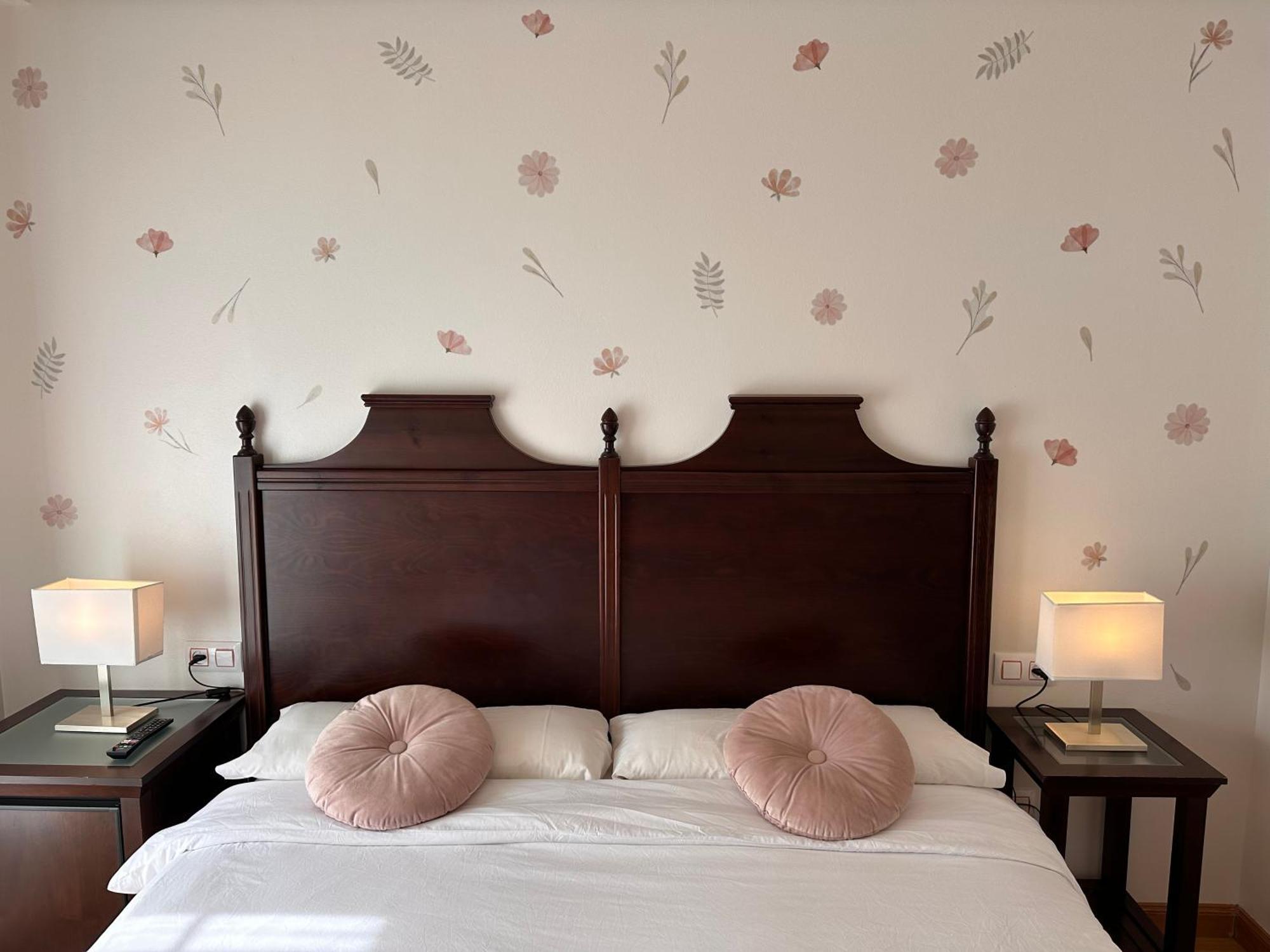 Hotel Y Apartamentos La Lonja Кангас-де-Онис Экстерьер фото