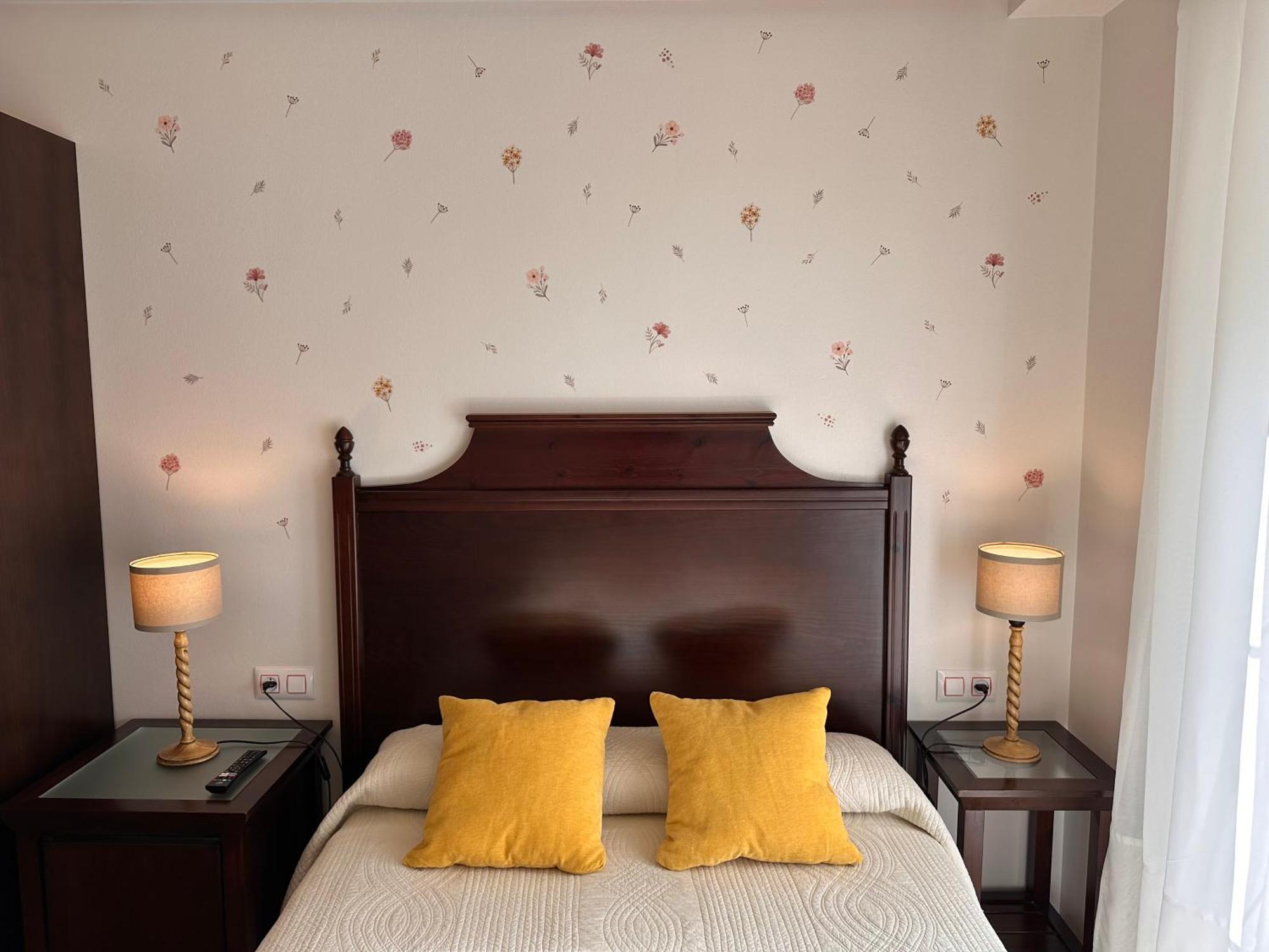 Hotel Y Apartamentos La Lonja Кангас-де-Онис Экстерьер фото