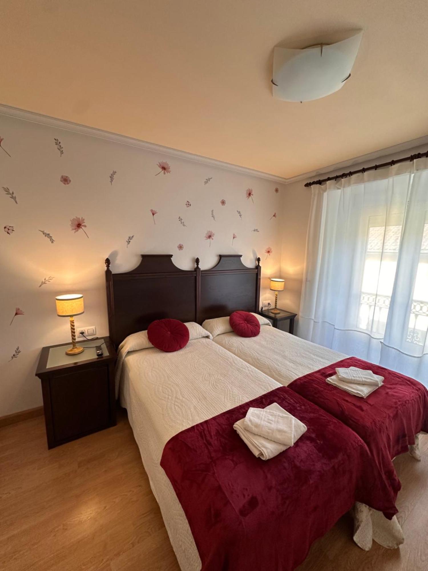 Hotel Y Apartamentos La Lonja Кангас-де-Онис Экстерьер фото